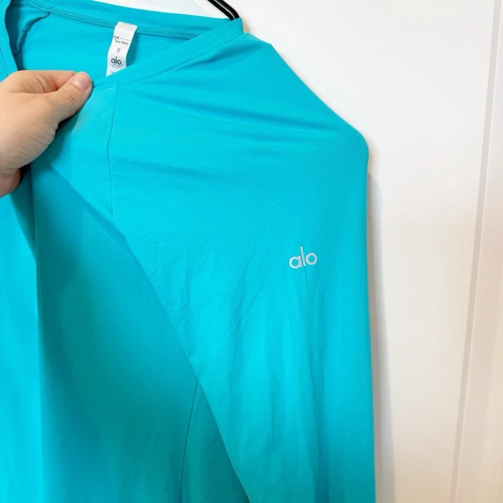Alo Yoga Womens Performance Long Sleeve Top Small Blue‎ Lightweight Breathable